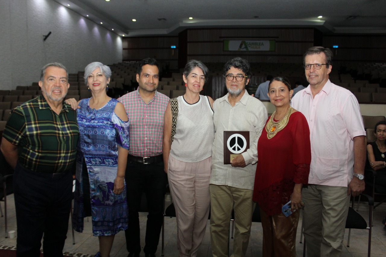 Mario Guzmán, Nubia Monje, César Murillo, Patricia de Extuvi, Álvaro Zarama, Luz Marina Barrios y Juan Marcos Extuvi.